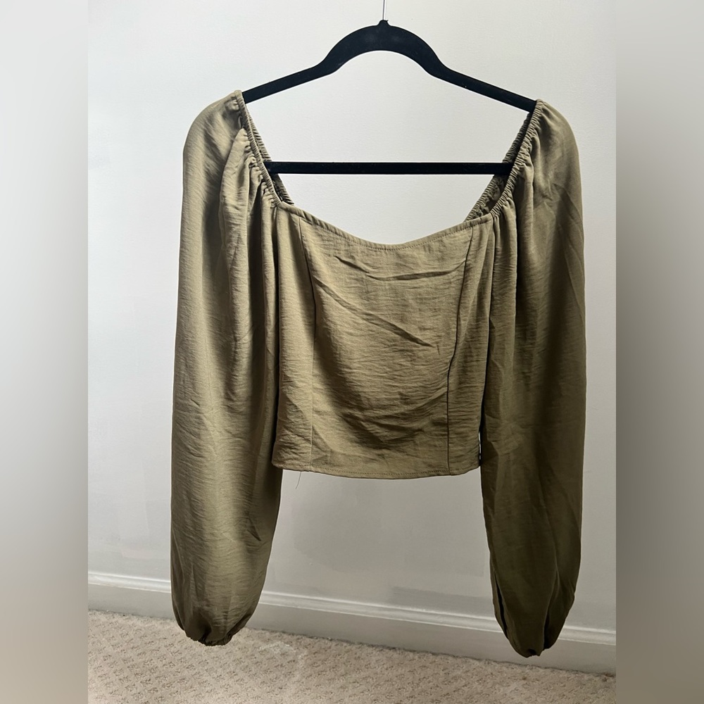 Altard State crop top long sleeve keyhole back